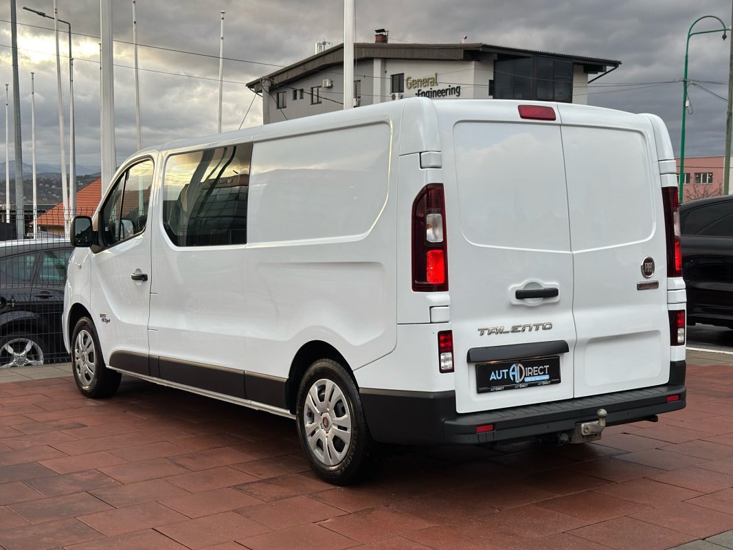 Automobil