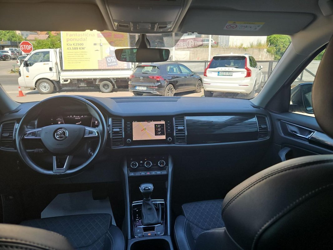 Automobil