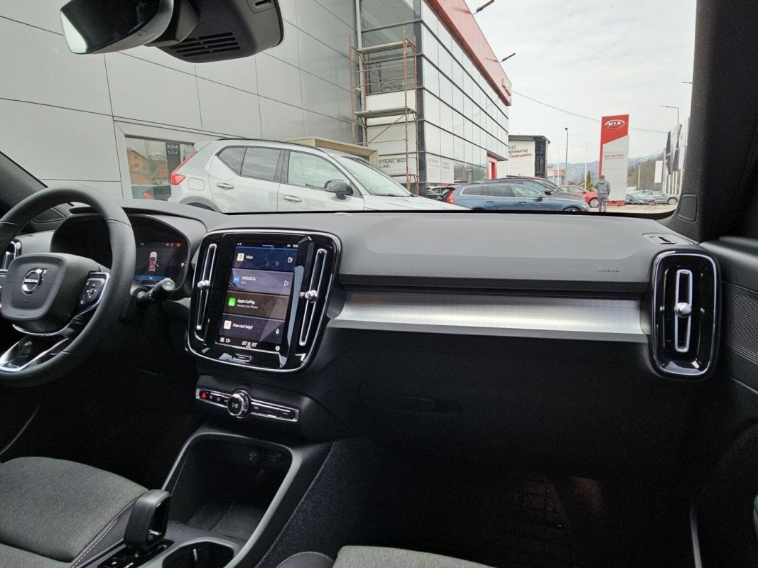 Automobil