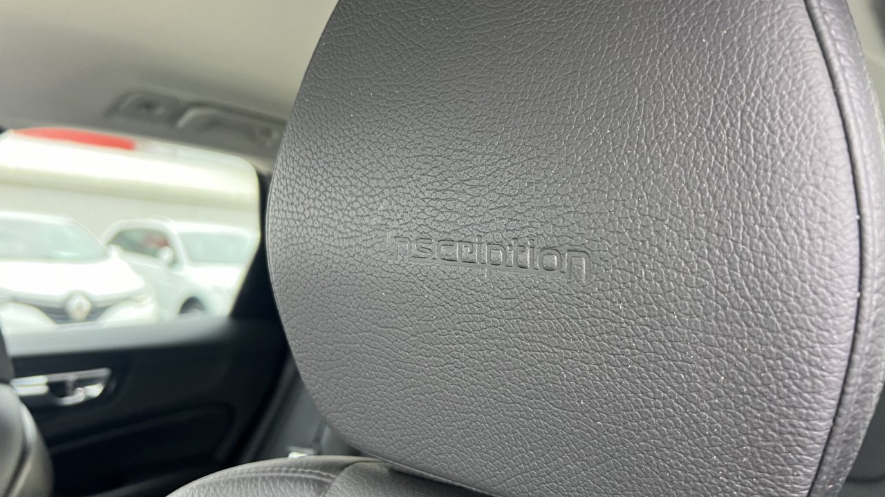 Automobil