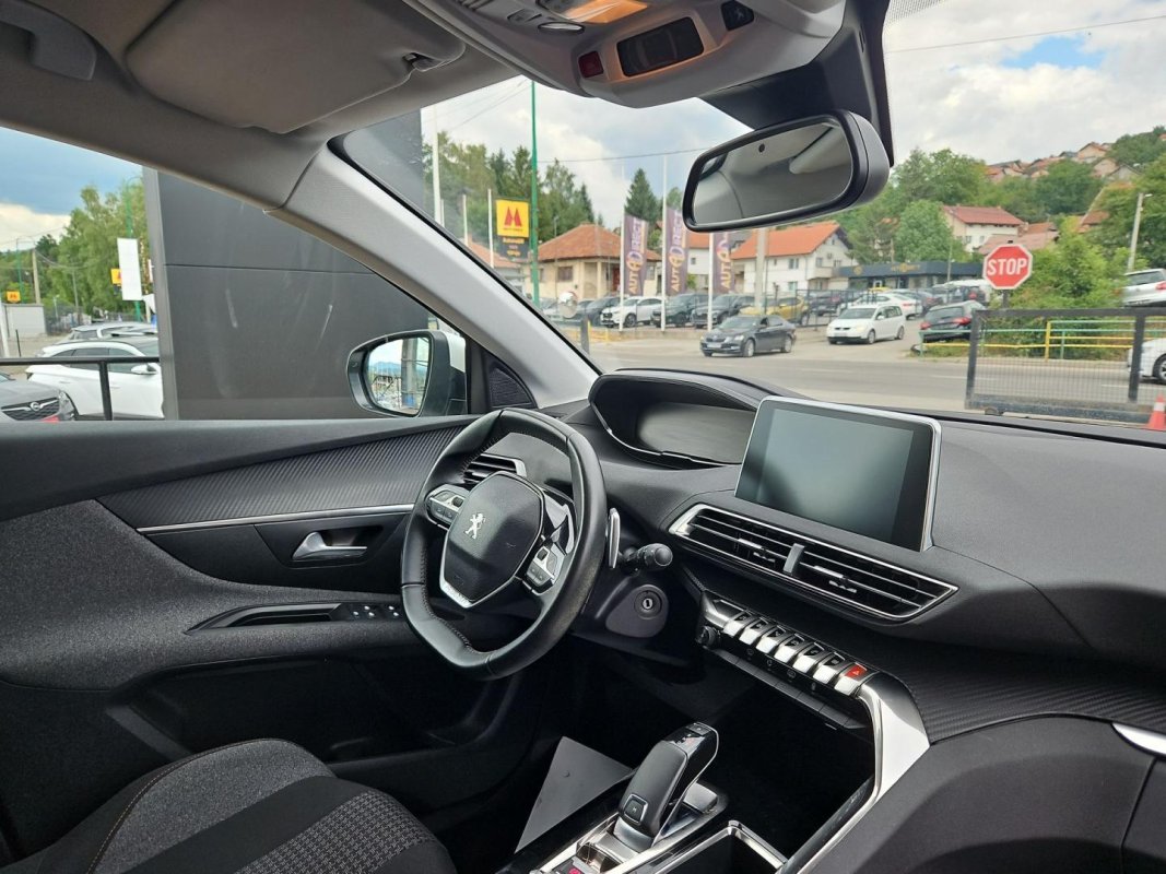 Automobil