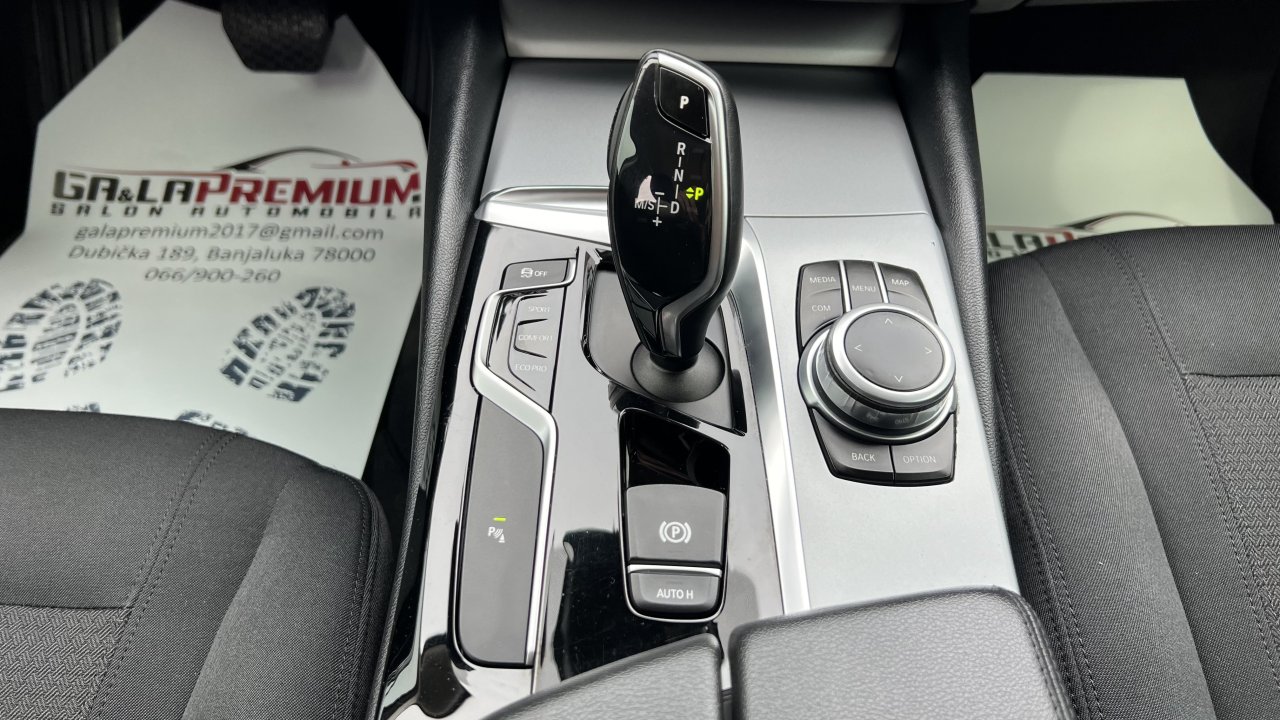 Automobil