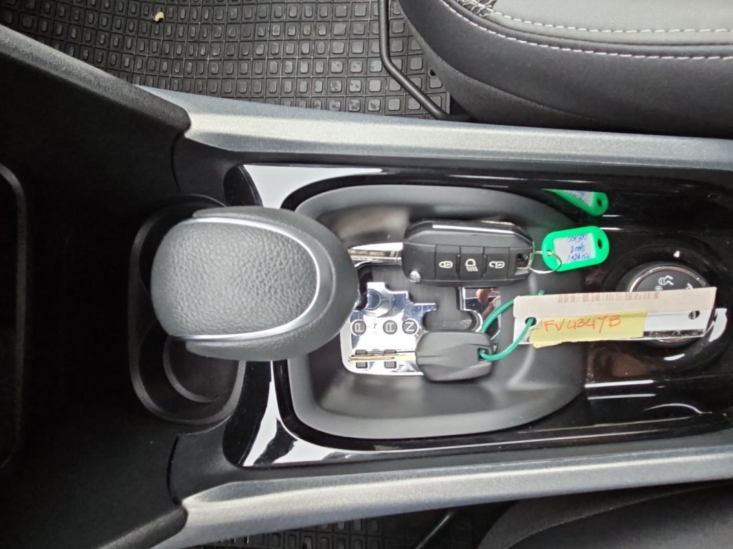 Automobil