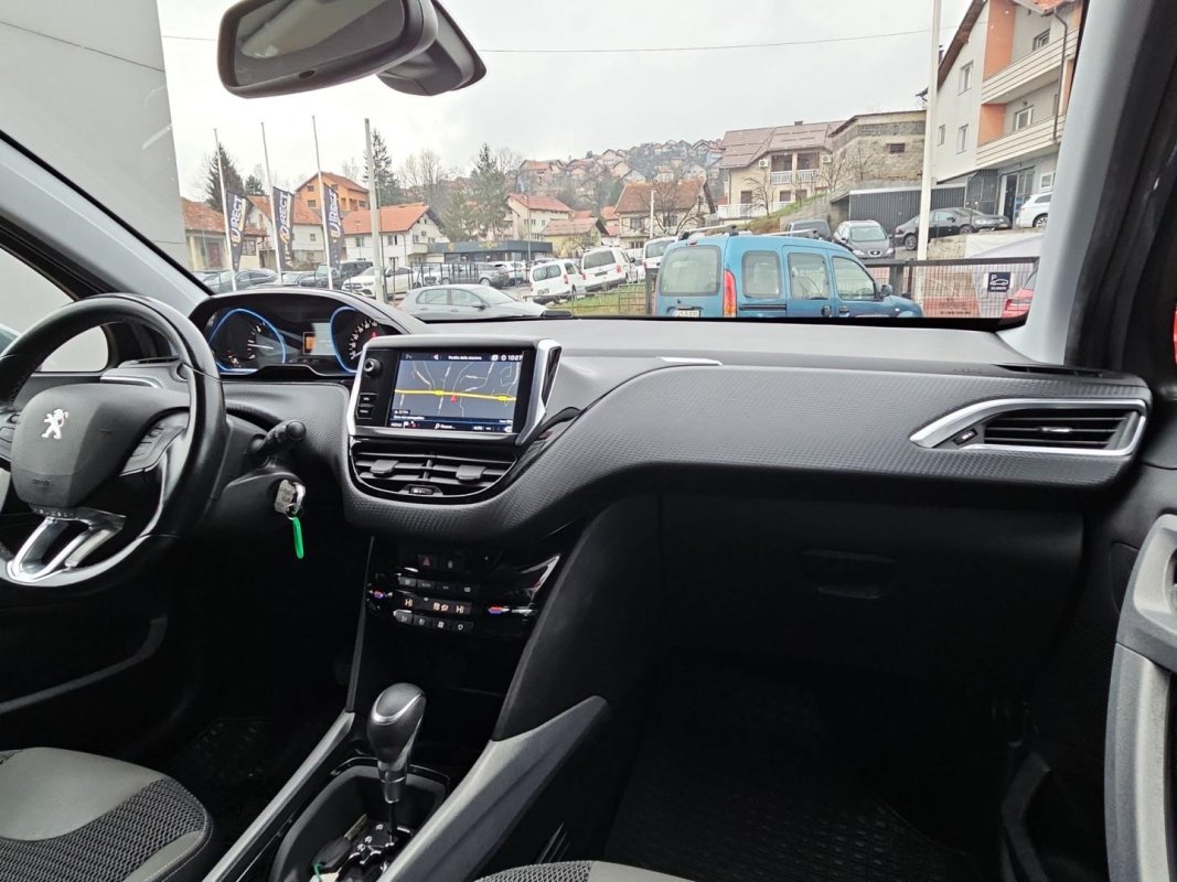 Automobil