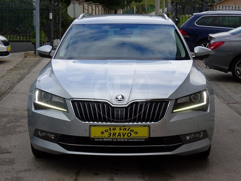 automobil Automobil