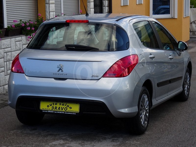 automobil Automobil
