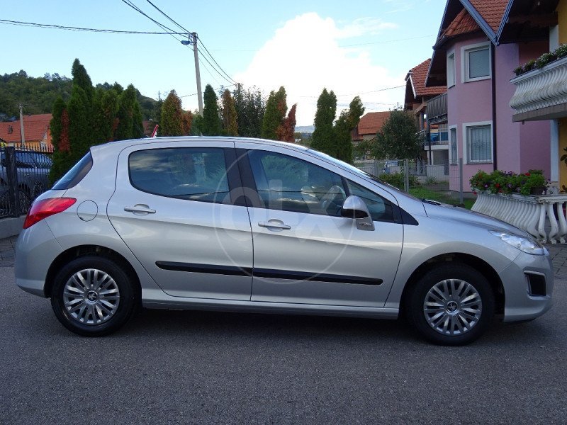 automobil Automobil